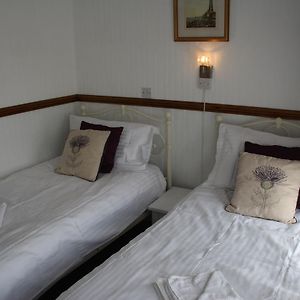 Deluxe Double Room Shower